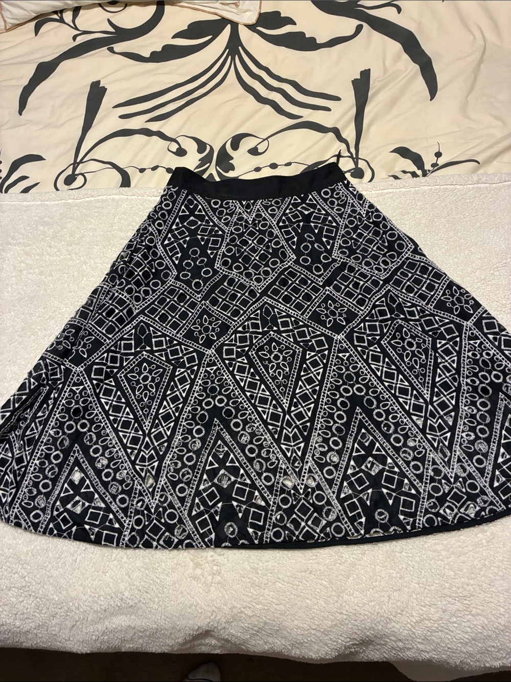 Banana Republic Geometric A-Line Skirt in Black & White Size Medium